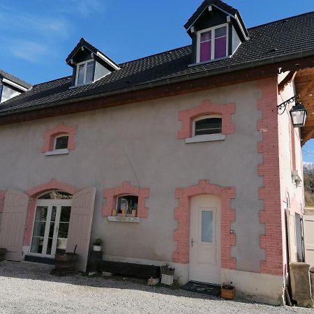 L'Annexe Du Chateau De Saint Genix Esterno foto