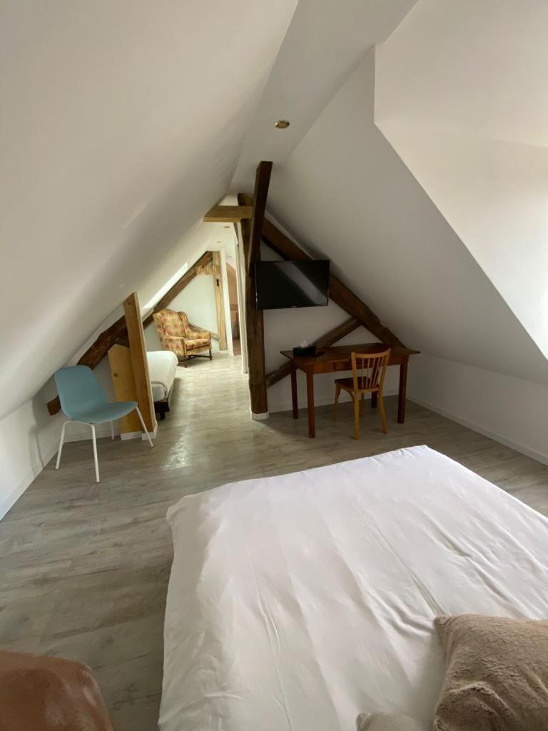 L'Annexe Du Chateau De Saint Genix Esterno foto