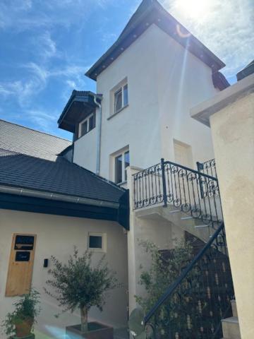 L'Annexe Du Chateau De Saint Genix Esterno foto